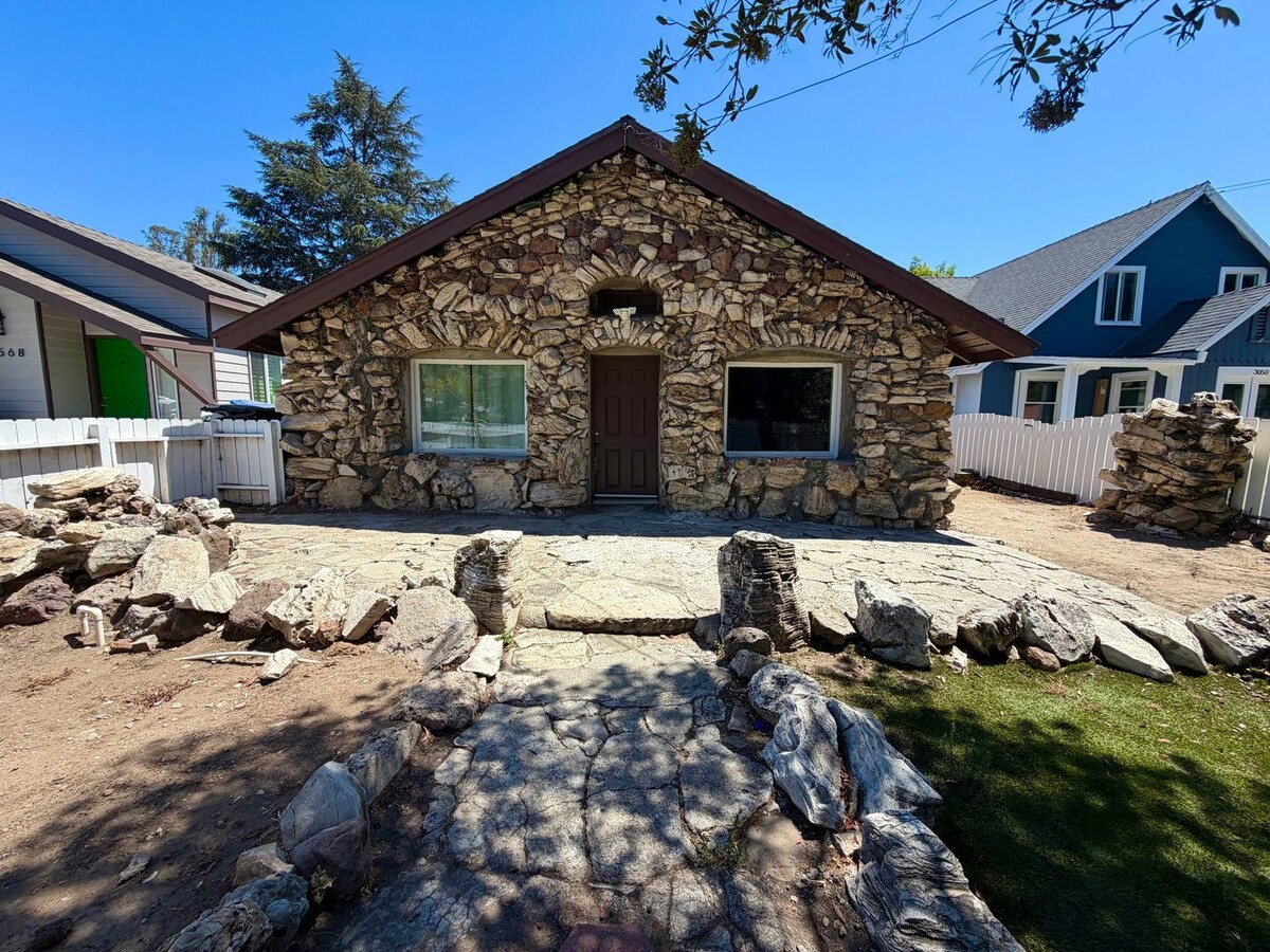 Charming 2 bedroom 1 bathroom house in Thousand Oaks! - Charming 2 bedroom 1 bathroom house in Thousand Oaks!