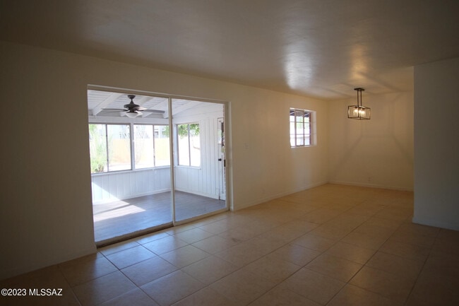 Photo - 721 E Joan Pl