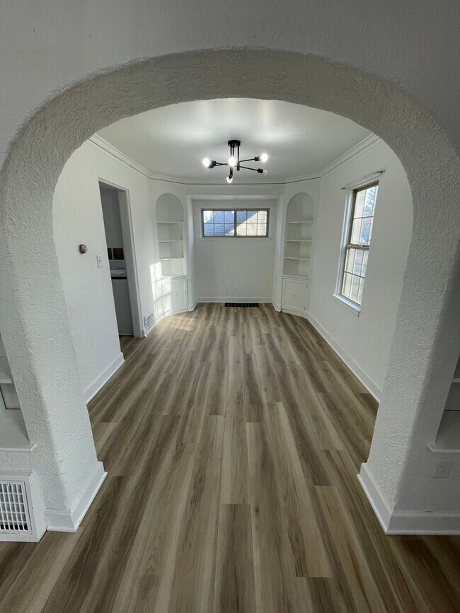 Photo - 620-622-622 Henrietta St