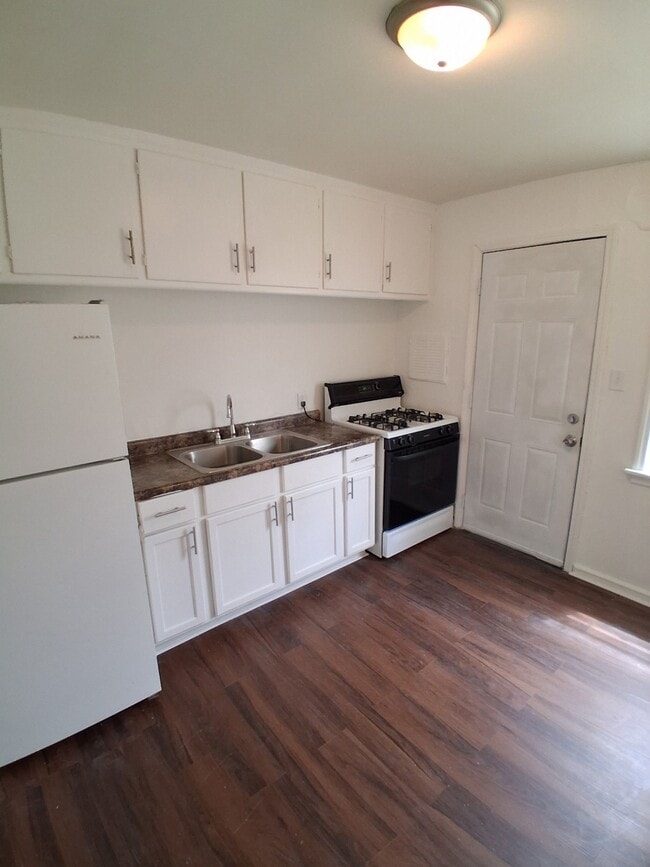Photo - 2605 W Victory Ln Unit Apt