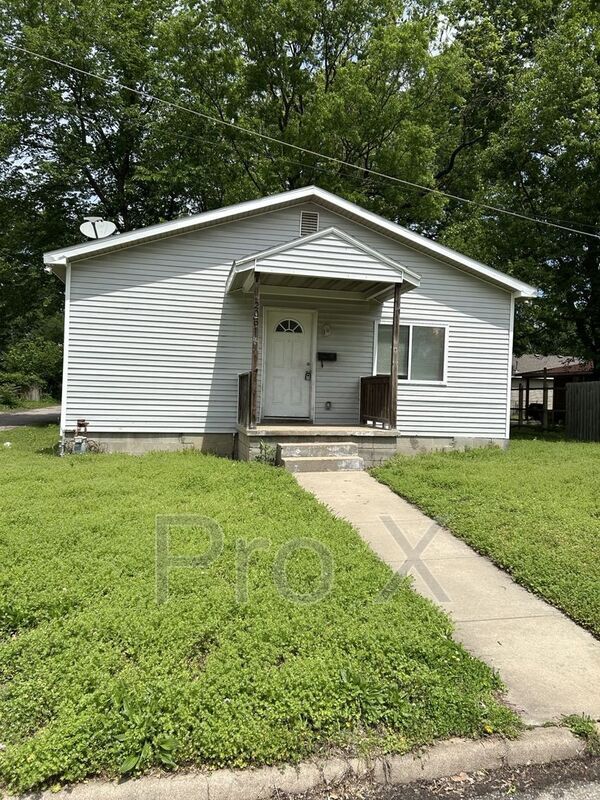 Photo - 205 E Kansas St House