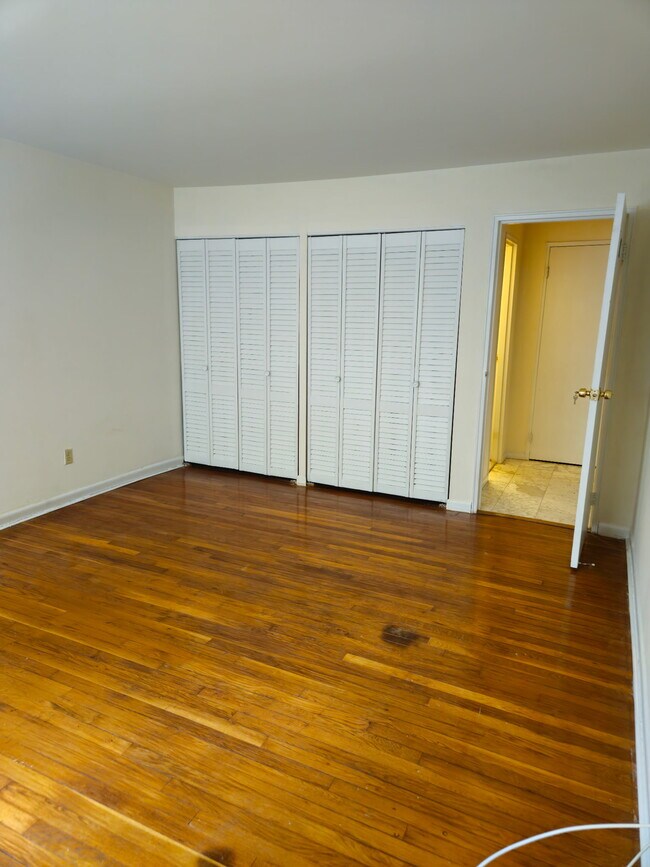 Photo - 366 Hoover Ave Unit Whitestone Gardens
