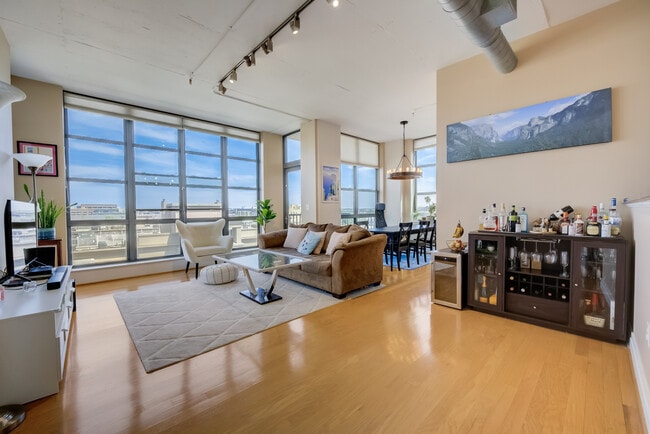 Living Area - 2020 12th St NW Unidad 609