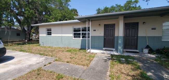 Building Photo - 2590 Seneca Ave Rental