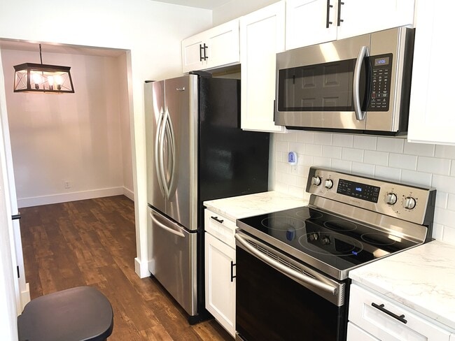 Building Photo - 9345 Green Meadows Way