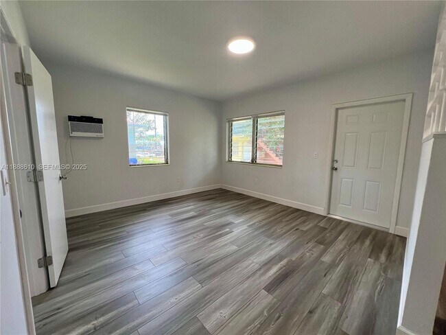 Photo - 962 NW 6th St Unidad 2