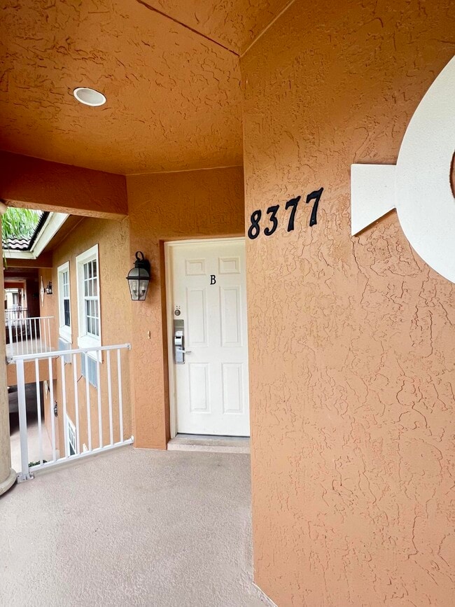 Photo - 8377 Mulligan Cir Unidad Side B