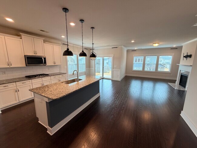 Photo - 178 Redcroft Dr