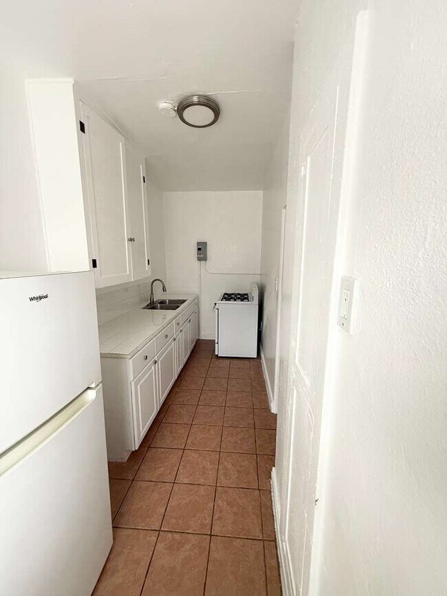 849 S Kenmore Ave Unit 38