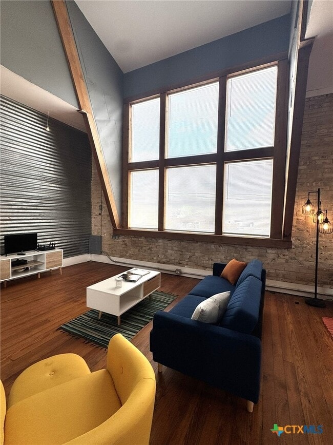 Photo - 103 W Walnut St Unidad A