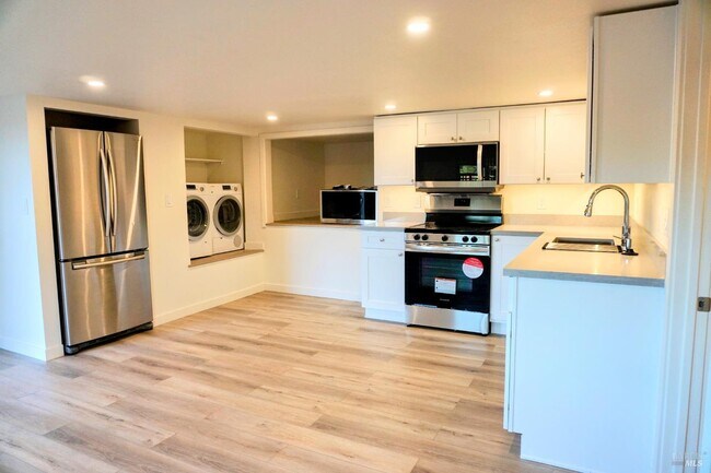 Photo - 604 Los Olivos Rd Unit B