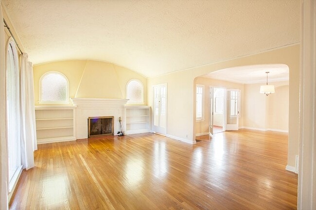 Photo - 1936 N Hoover St