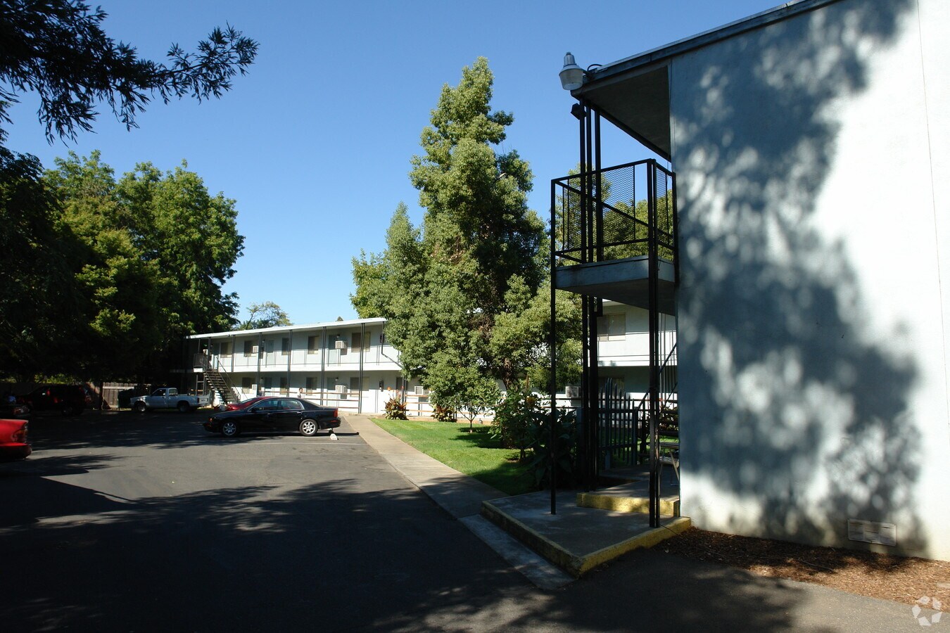 Lincoln Apartments - Lincoln Apartments