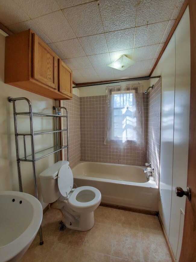 Photo - 310 E Washington St