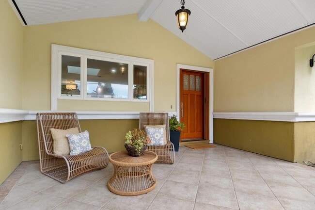 Photo - 1098 Muir Way