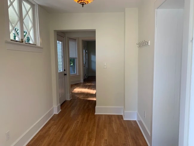 Photo - 430 E 2nd St