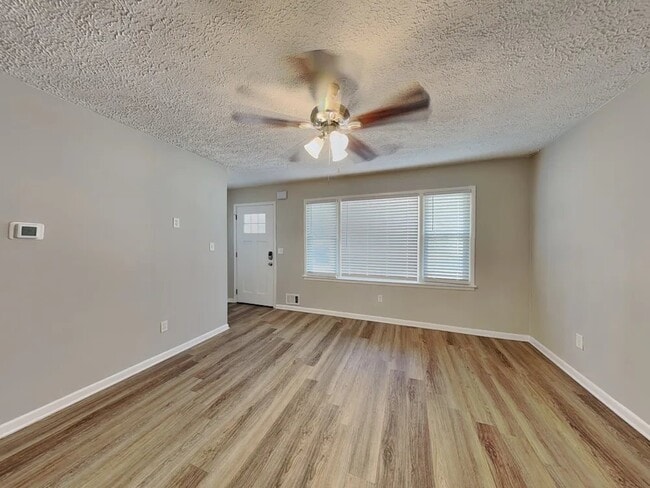 Photo - 4174 Renfrew Ct SW