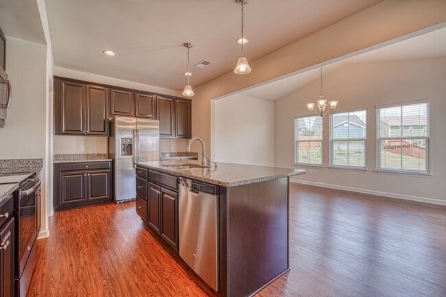 Photo - Beautiful 3 bedroom 2.5 bathroom ready for you to call home!