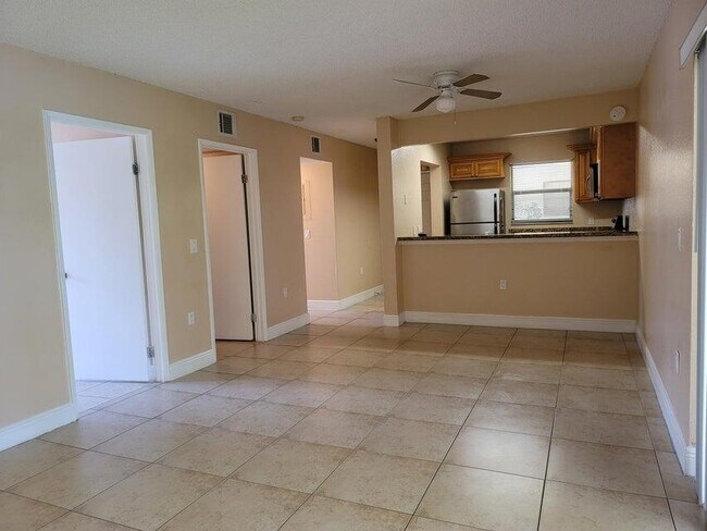 Photo - 1542 Lake Crystal Dr Unit H
