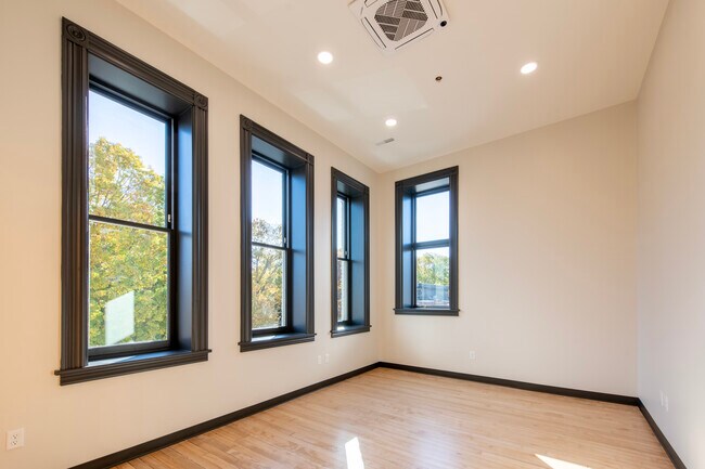 Dormitorio #4 - 336 S State St