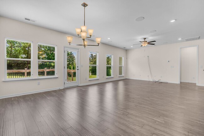 Photo - 633 Castle Rd