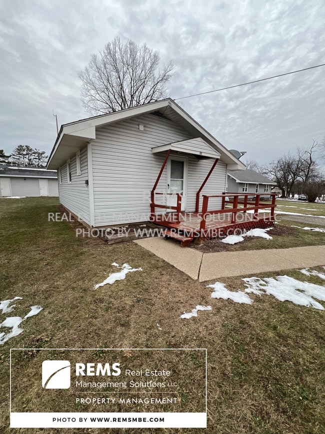 Photo - 151 W Adams St