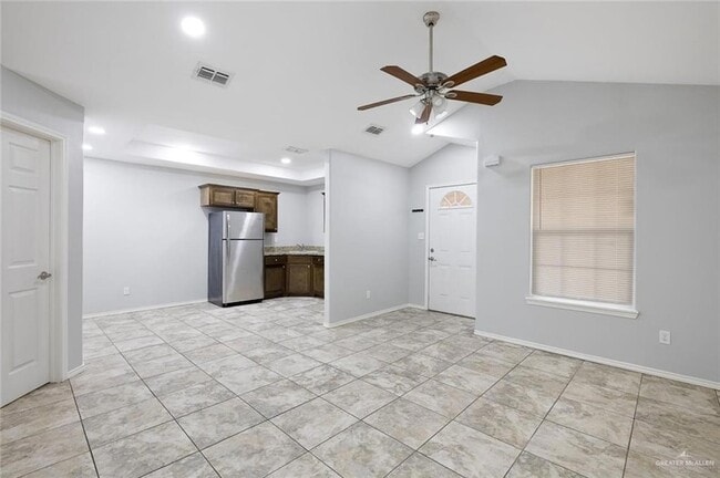 Photo - 416 E 5th St Unit B6