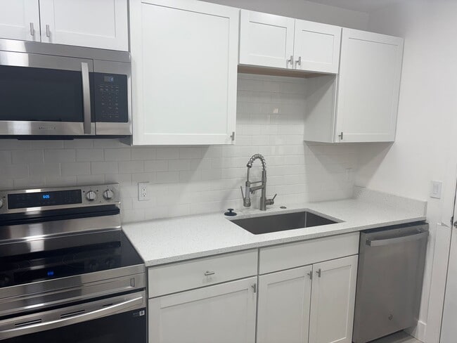 Photo - Beautiful, newly renovated 3/2 Condo in a ...
