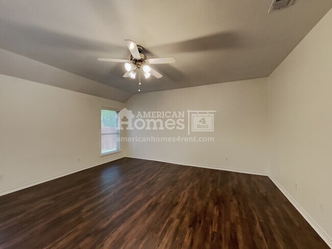 Photo - 521 Covey Trl