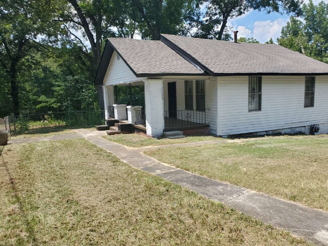 Building Photo - 320 Macon St