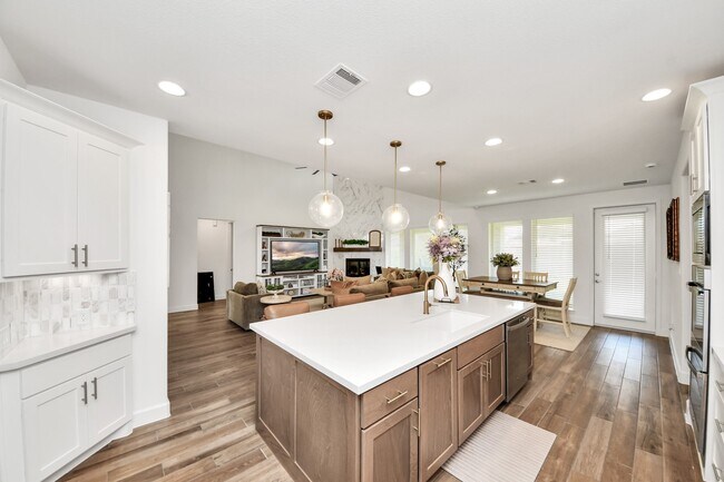 Photo - 3527 Highcliffe Dr