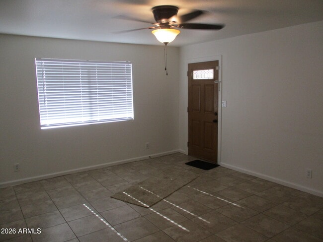 Photo - 820 W Knox Rd