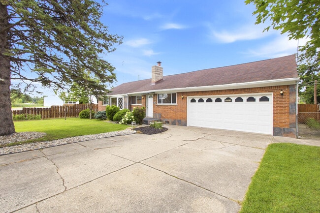 Photo - 8885 Cardwell St