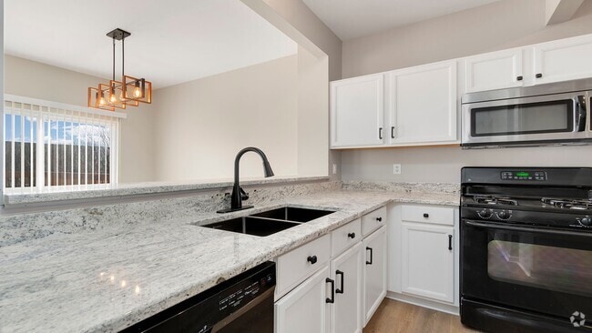 Building Photo - 7495 Thomas Dr Rental