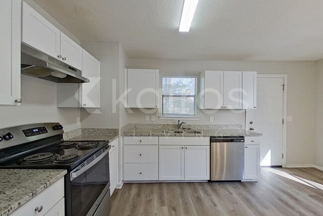 Photo - 1117 Moonglow Cir