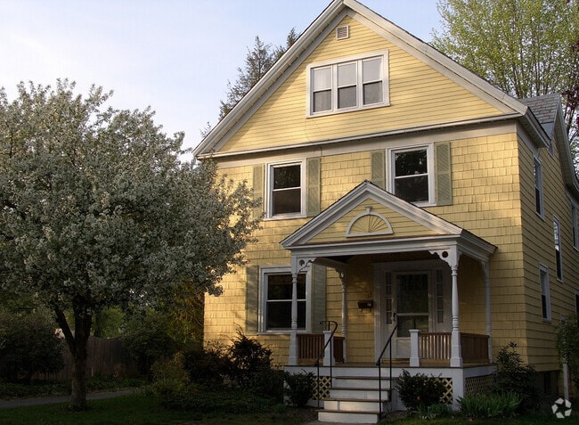 Building Photo - 12 Fruit St Unit Main House