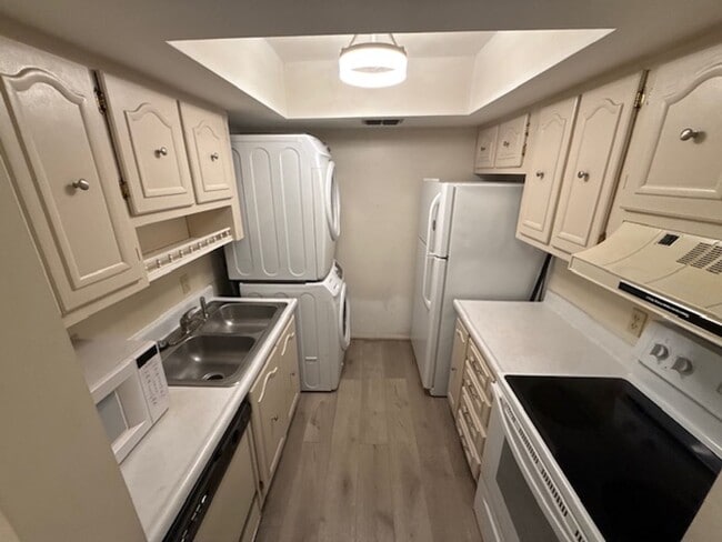 Photo - 1 Bedroom/1 Bathroom 2nd Floor Condo at Sandlewood Villas AVAILABLE MAY 1st!