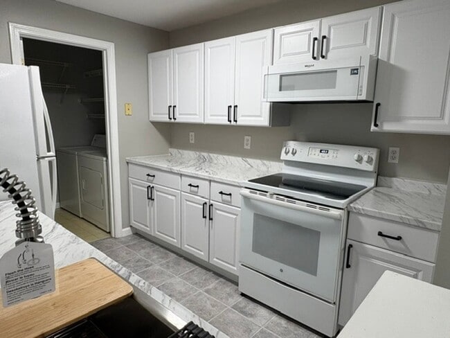Photo - 15 Windsor Ct Unit I