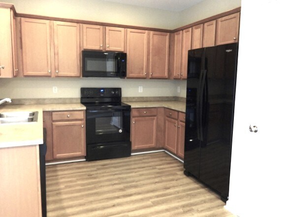 Photo - 2426 Thoreau St