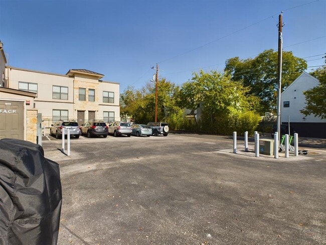 Photo - 711 W 32nd St Unidad 154