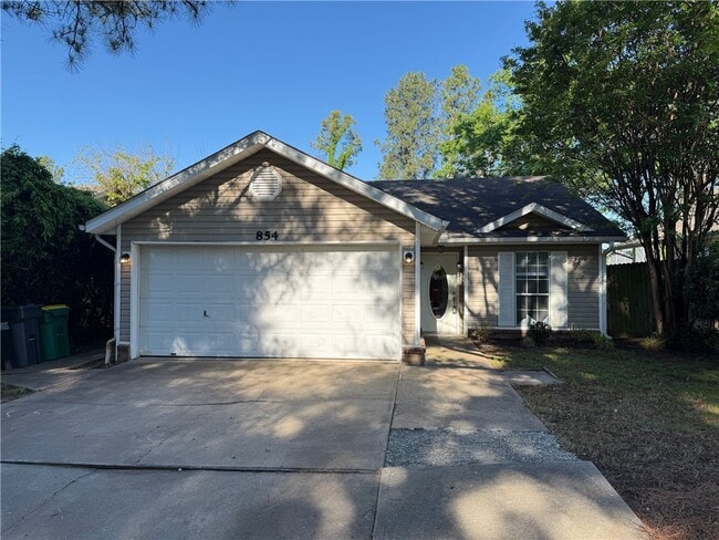 Building Photo - 854 Tamarack St