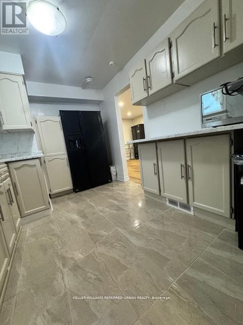 Photo - 39 Franson Crescent