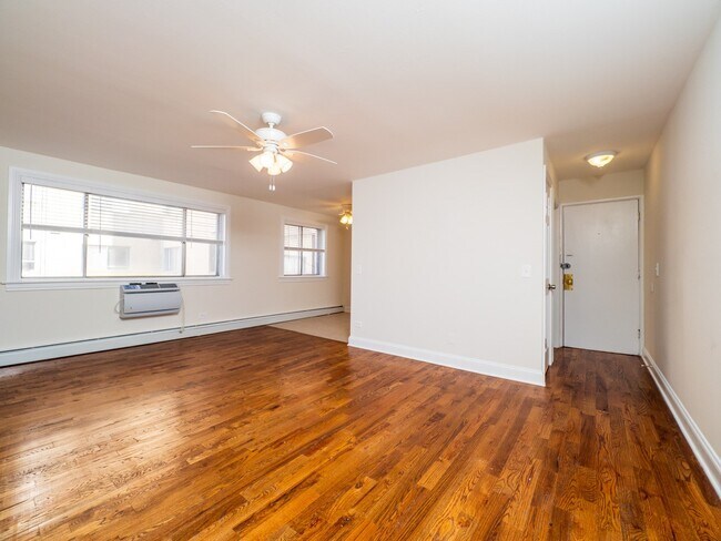 Photo - 1441 W Howard St