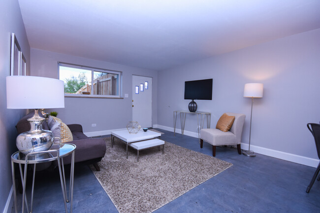 Living Room - 105 S Meade St Condominio