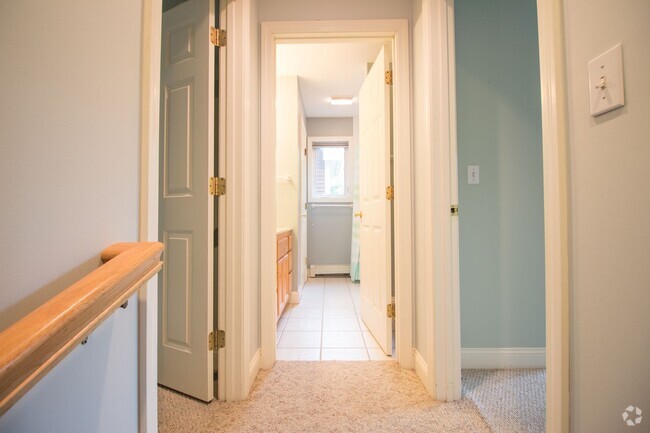 Building Photo - Spacious Rosemont Condo, Private Patio, In...
