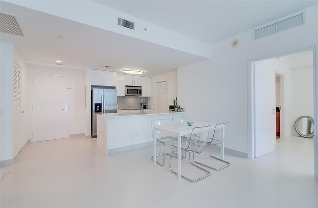 Photo - 300 S Biscayne Blvd Unidad T-2104