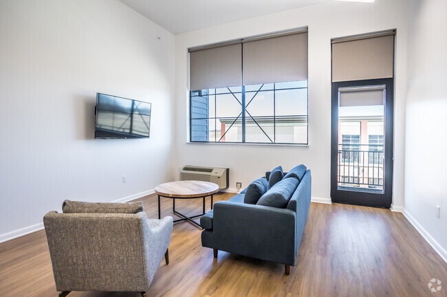 1 BR, 1.5 BA - 623SF