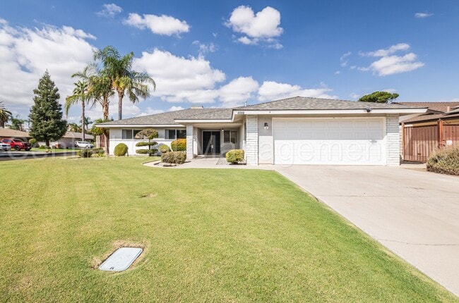Building Photo - 3 Bedroom/2 Bath Home - $2295 per month!