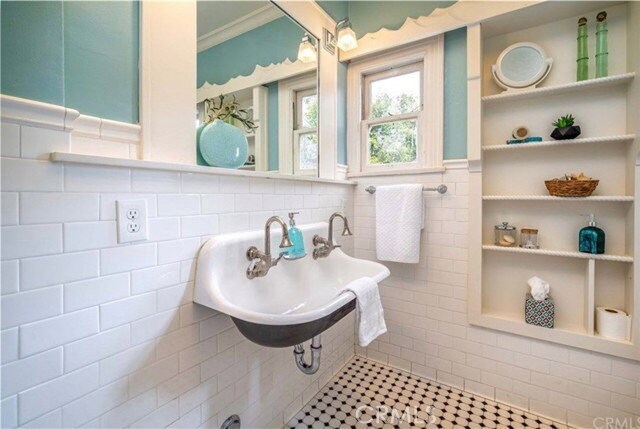 Photo - 2421 Heliotrope Dr