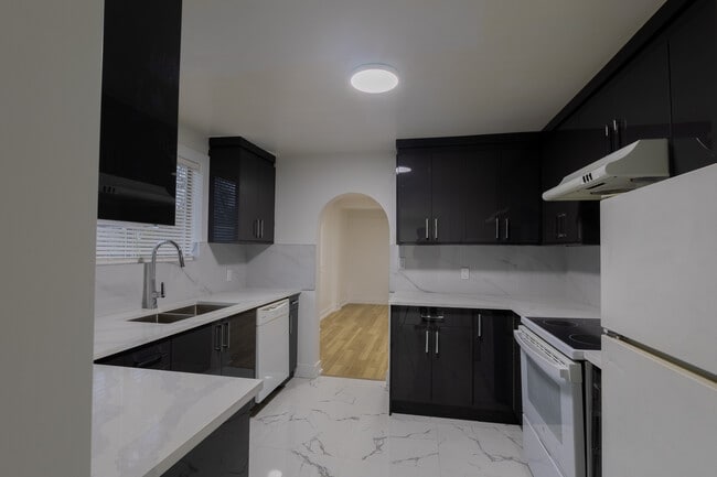 Photo - 46153 Cleveland Ave